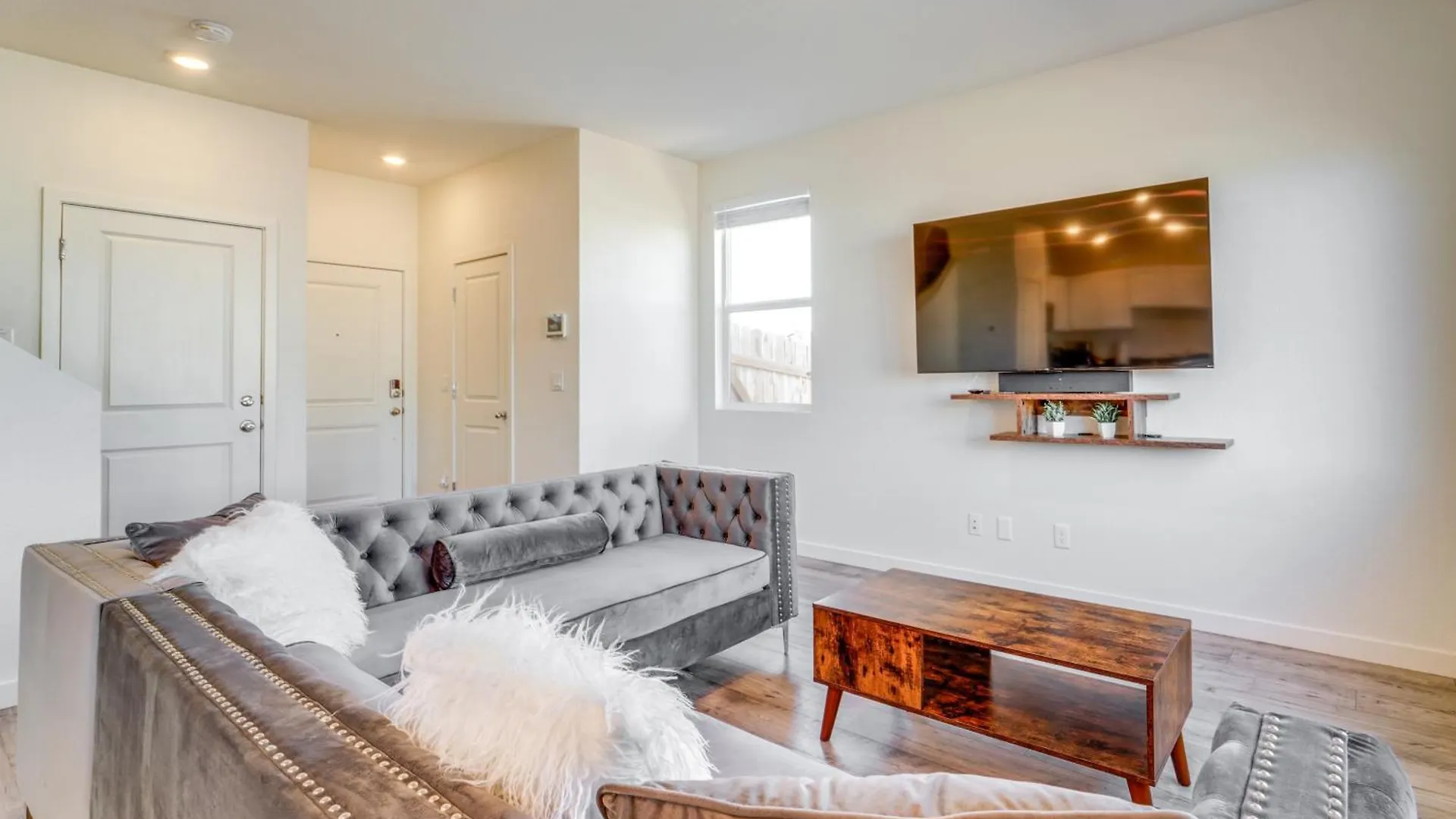 Modern Reno Vacation Home Easy Access To Nature