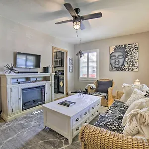 Enchanting Retreat With Deck Walk To Midtown! Holiday home